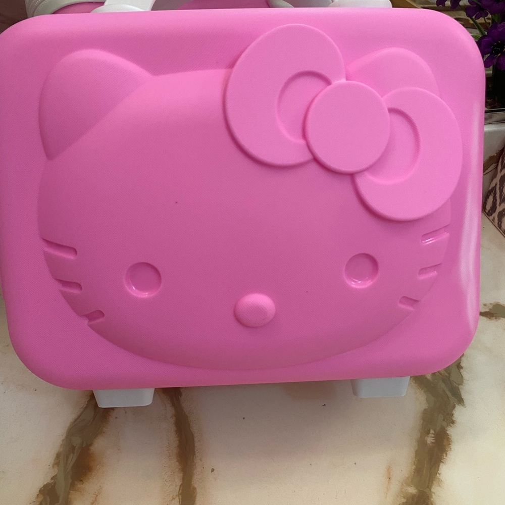 Pink Hello Kitty Hard Shell Case - Picture 5 of 12